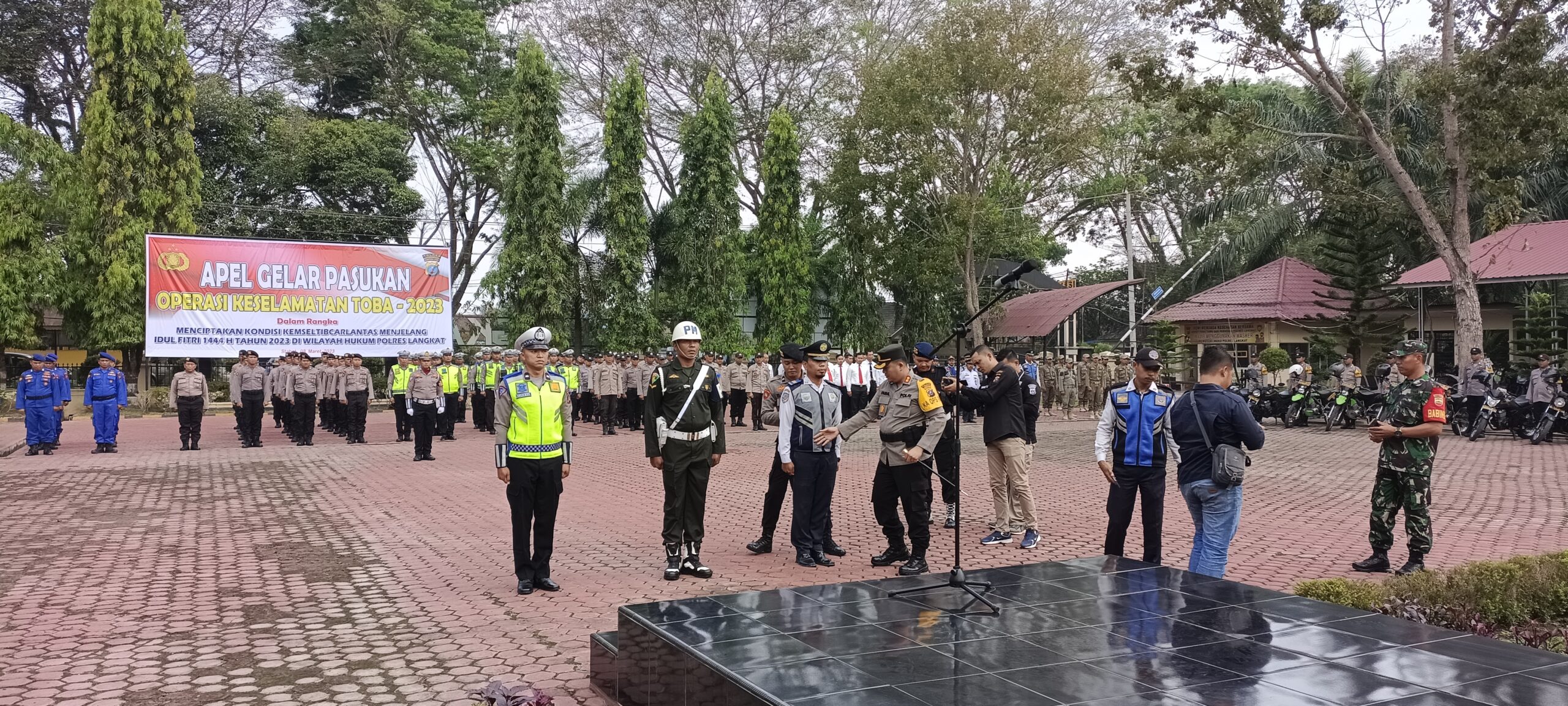 You are currently viewing Wakili FKUB Langkat mengikuti Kegiatan Apel Pasukan Operasi Keselamatan Toba Tahun 2023 di Kapolres Langkat