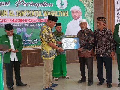 Plt. Bupati Langkat Terima Penghargaan Tokoh Peduli Kerukunan Umat Beragama dan Moderasi Beragama